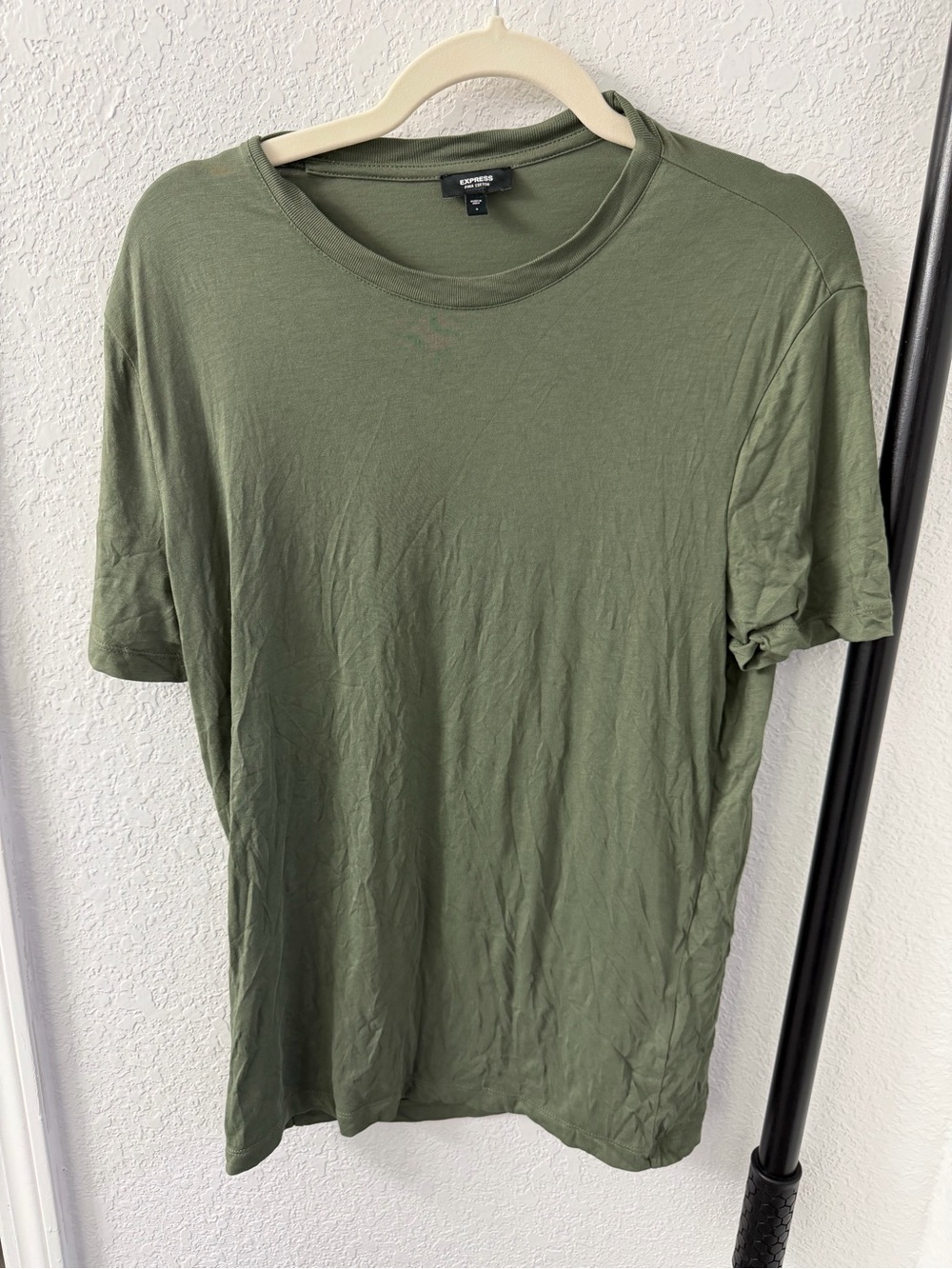 Express Men’s Olive Green Short Sleeve T Shirt Size Small EUC Pima Cotton Crew